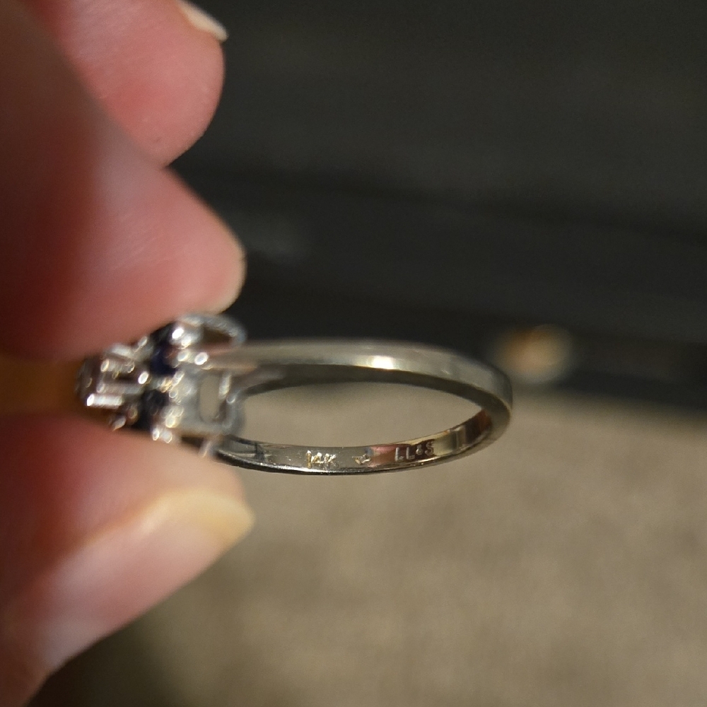 14k White Gold, Blue and White Floral Ring - Picture 5 of 6
